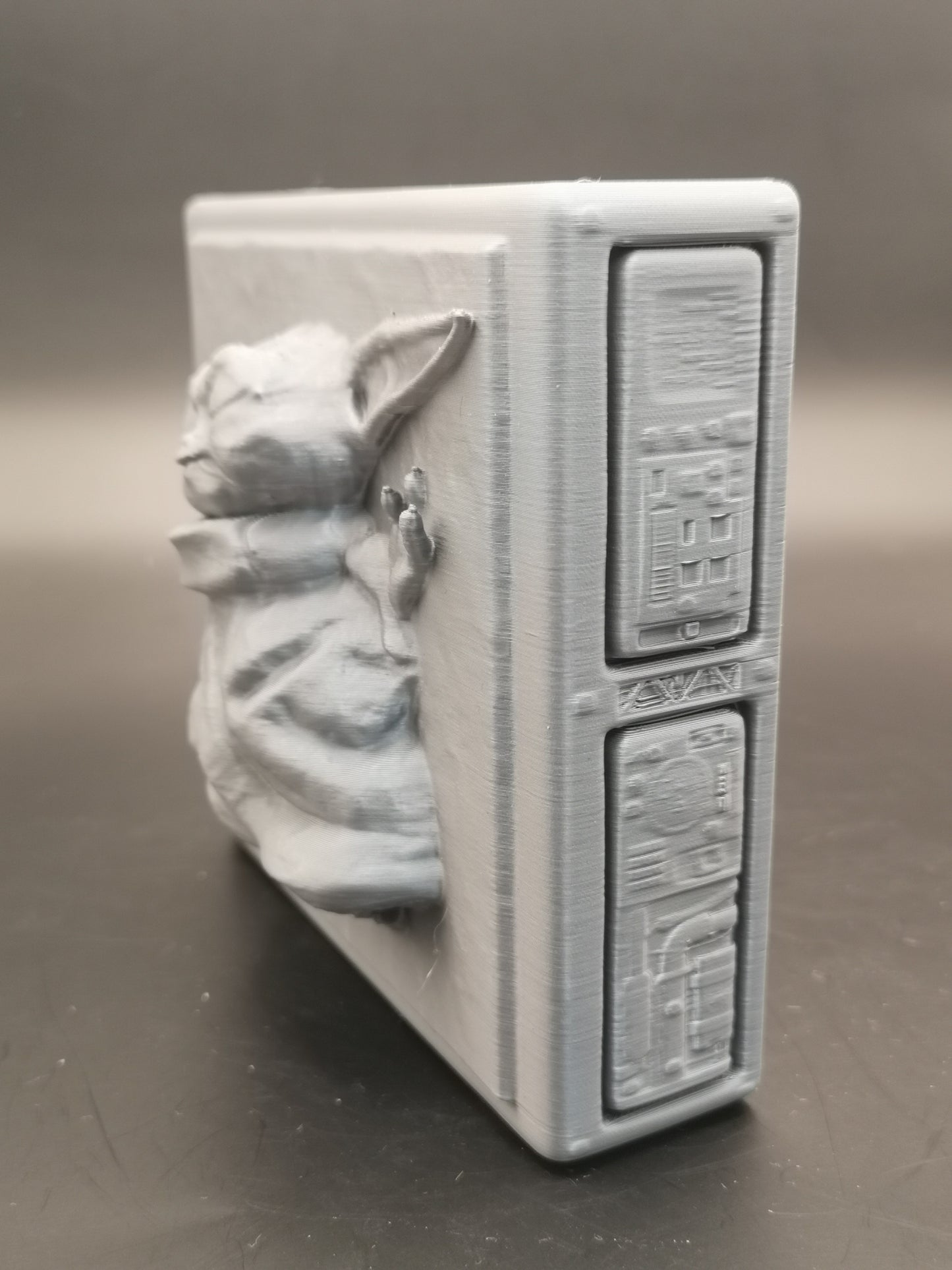 Grogu, Carbonite
